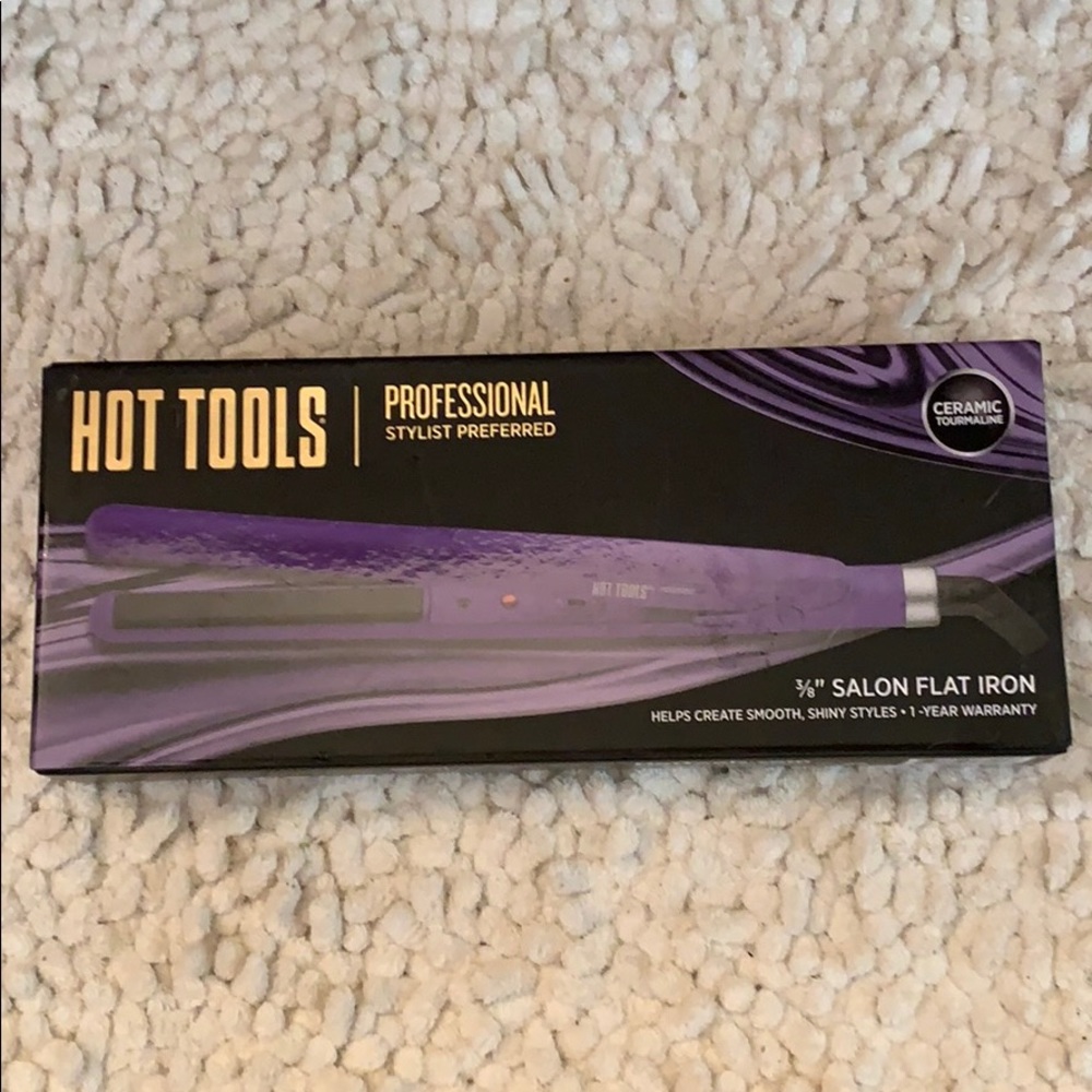 NWT Hot Tools ceramic 3/8 inch flat iron